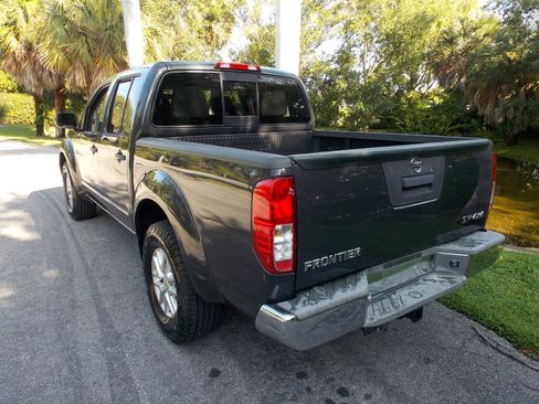 Used 2015 Nissan Frontier SV AWD/4WD image 14