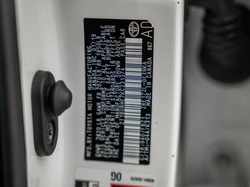 Used 2019 Toyota Corolla LE image 32