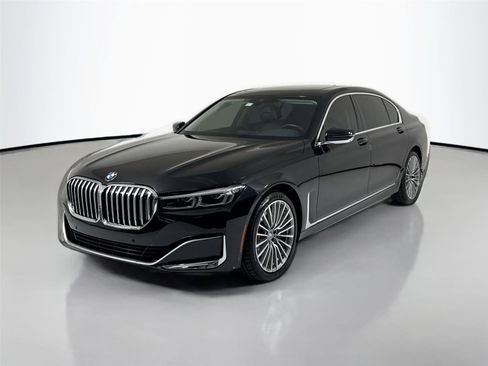 Used 2021 BMW 740i image 10