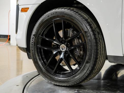 Used 2023 Porsche Macan AWD/4WD image 60