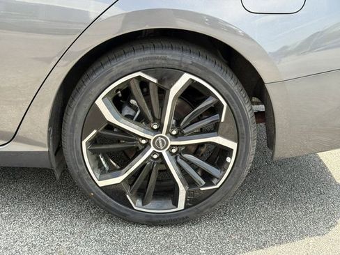 Used 2024 Nissan Altima 2.5 SR FWD image 30