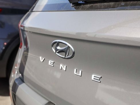 Used 2020 Hyundai Venue SEL FWD image 10