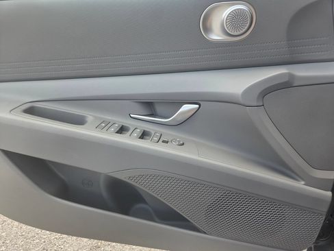 Used 2026 Hyundai Elantra SE FWD image 20