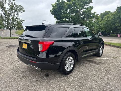 Used 2023 Ford Explorer XLT w/ Equipment Group 202A AWD/4WD image 12