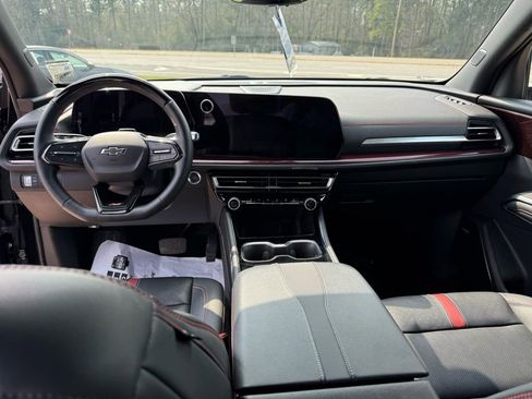 Used 2024 Chevrolet Traverse RS image 14