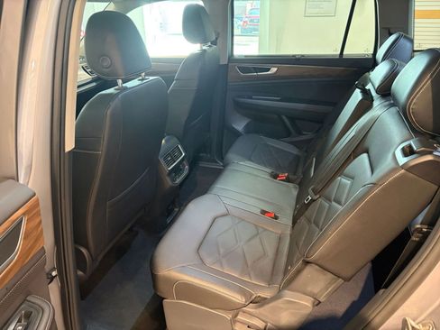 Used 2025 Volkswagen Atlas SE image 25