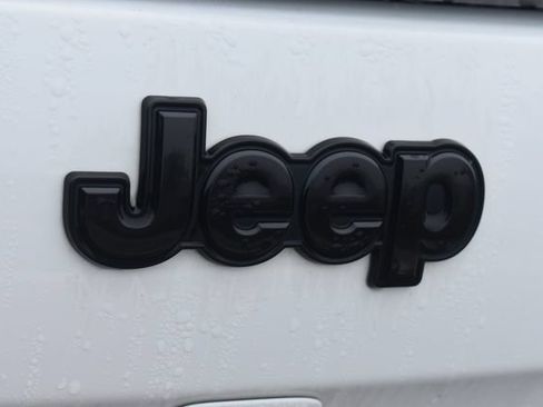 Used 2018 Jeep Cherokee Limited w/ High Altitude Package FWD image 12