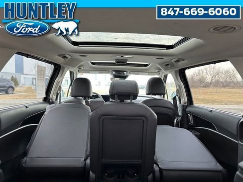 Used 2025 Kia Carnival SX w/ SX Dark Edition Package FWD image 10