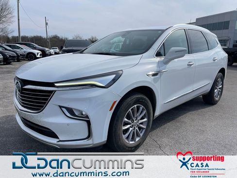 Used 2023 Buick Enclave Essence image 1