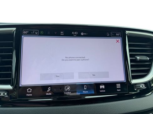 Used 2025 Chrysler Pacifica Select FWD image 18
