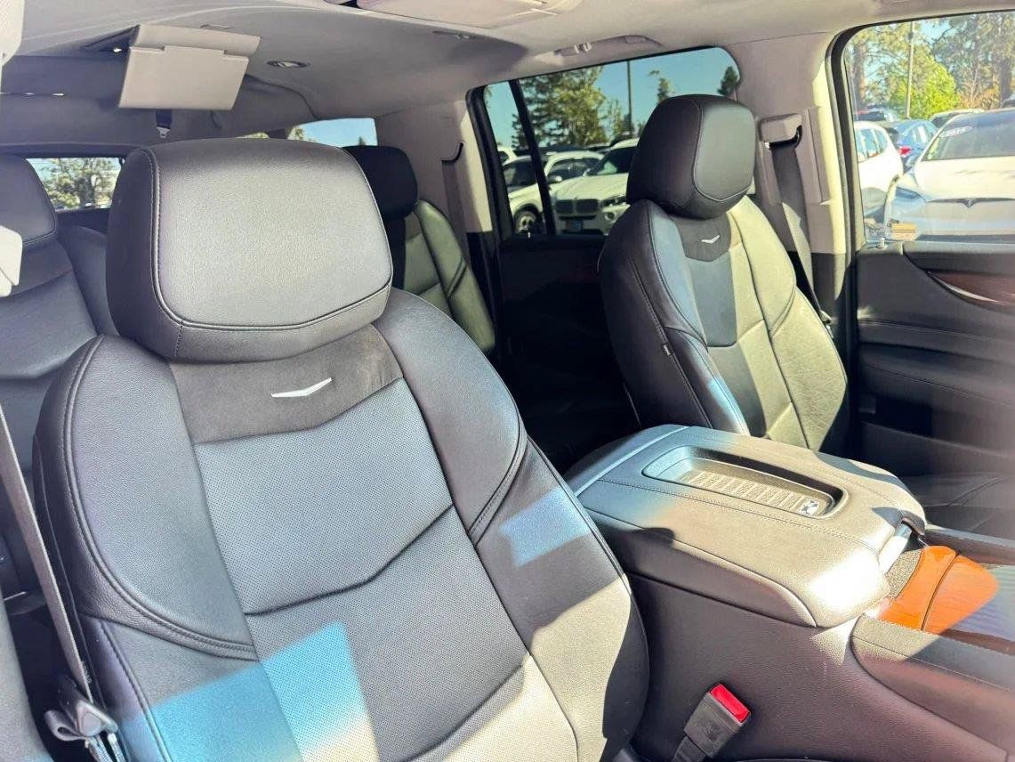 Used 2019 Cadillac Escalade ESV Premium Luxury AWD/4WD image 28