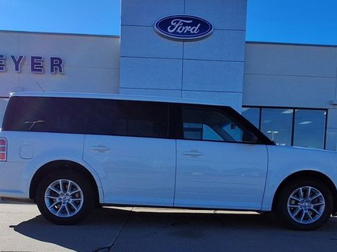 Used 2018 Ford Flex SE image 1