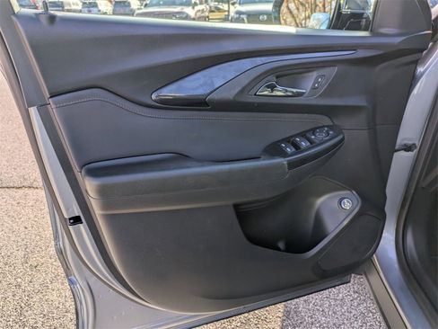 Used 2023 Chevrolet TrailBlazer RS w/ Sun and Liftgate Package image 12