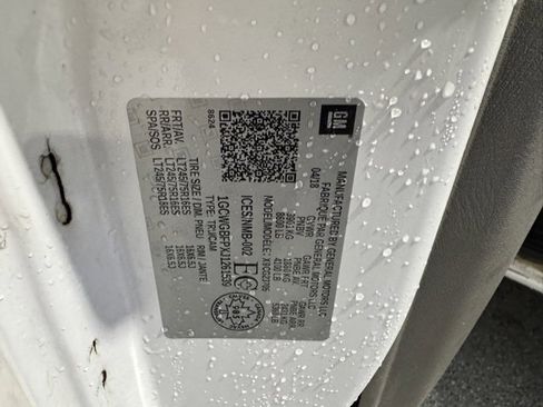 Used 2018 Chevrolet Express 2500 Extended image 19