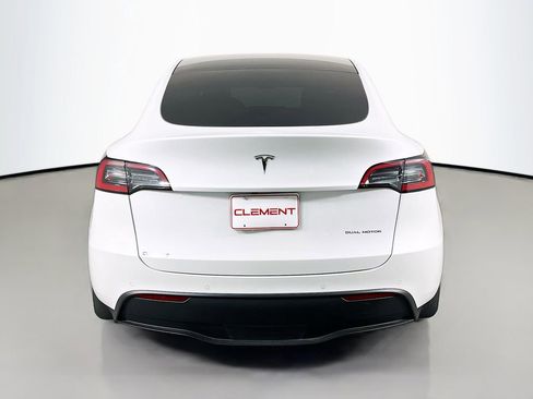 Used 2022 Tesla Model Y Long Range AWD/4WD image 8