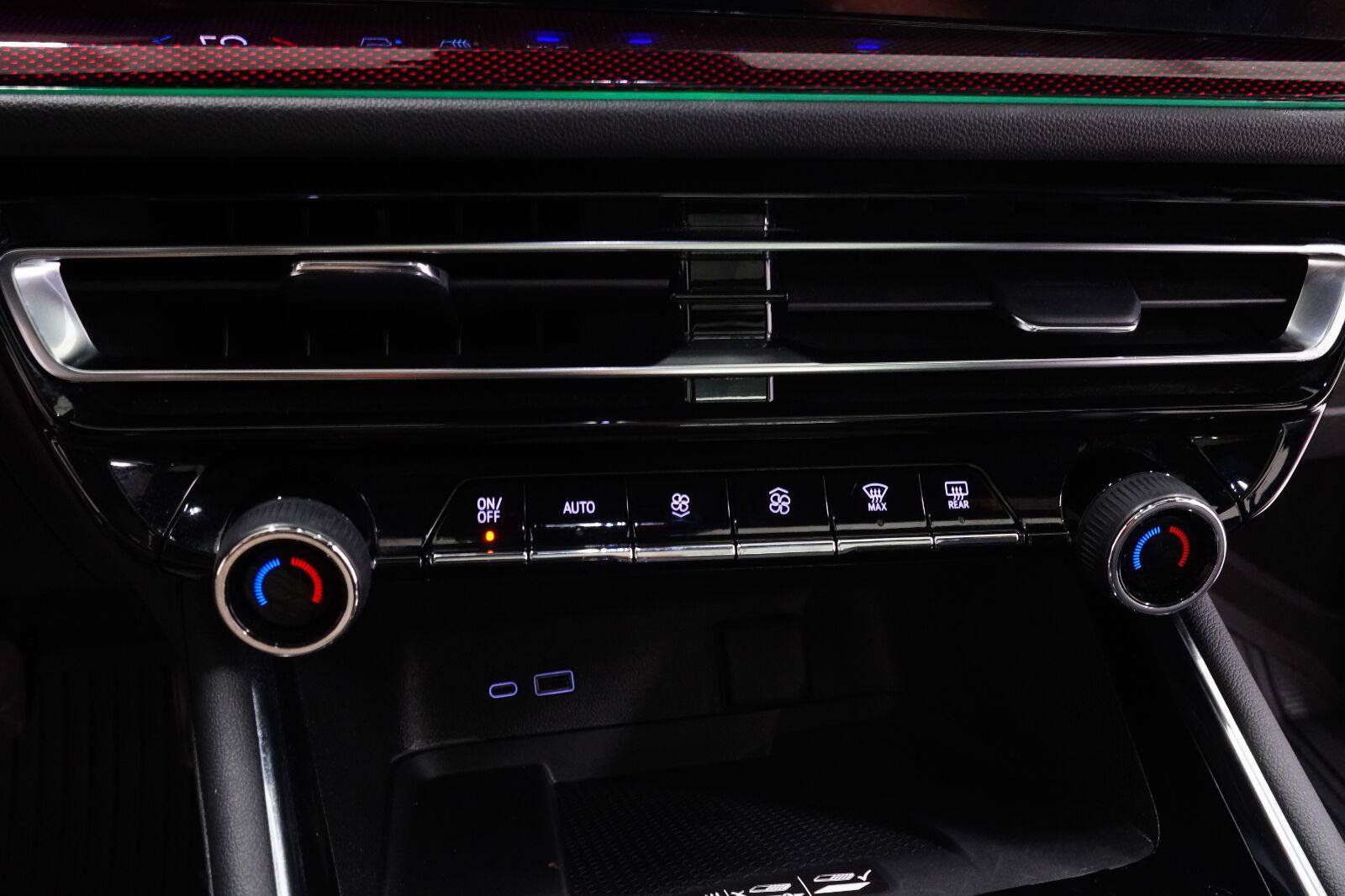 Used 2025 Chevrolet Traverse RS w/ LPO, Floor Liner Package FWD image 23