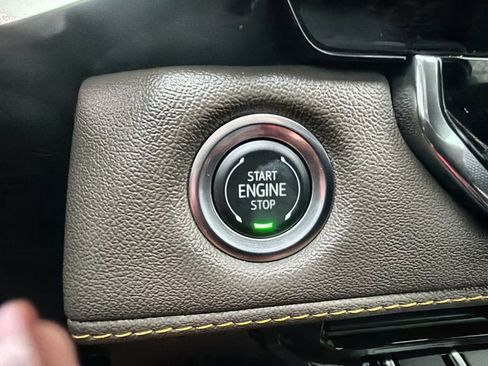 Used 2025 Chevrolet Colorado ZR2 w/ Technology Package AWD/4WD image 17