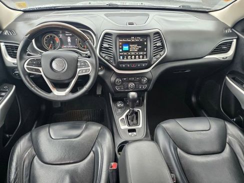 Used 2017 Jeep Cherokee Overland w/ Technology Group image 11