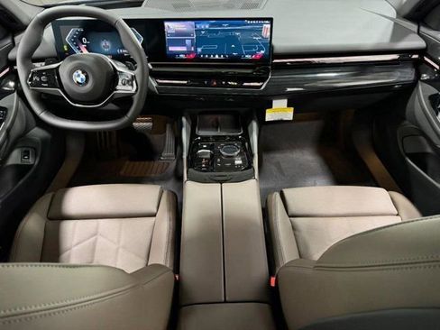 Used 2026 BMW 530i xDrive w/ Premium Package AWD/4WD image 11