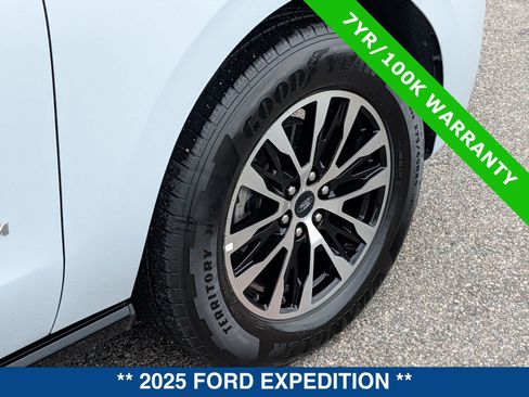 Certified 2025 Ford Expedition Platinum AWD/4WD image 13