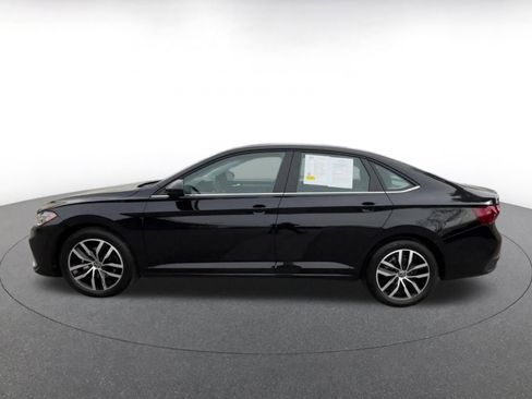 Used 2025 Volkswagen Jetta SE image 9