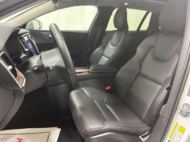 Certified 2025 Volvo V60 B5 Cross Country Plus AWD/4WD image 8