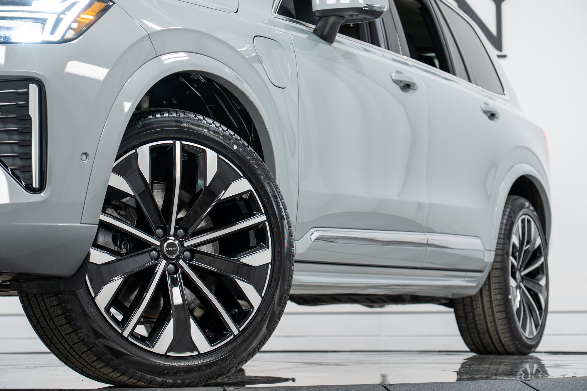 New 2026 Volvo XC90 T8 Plus w/ Protection Package Premier AWD/4WD image 27