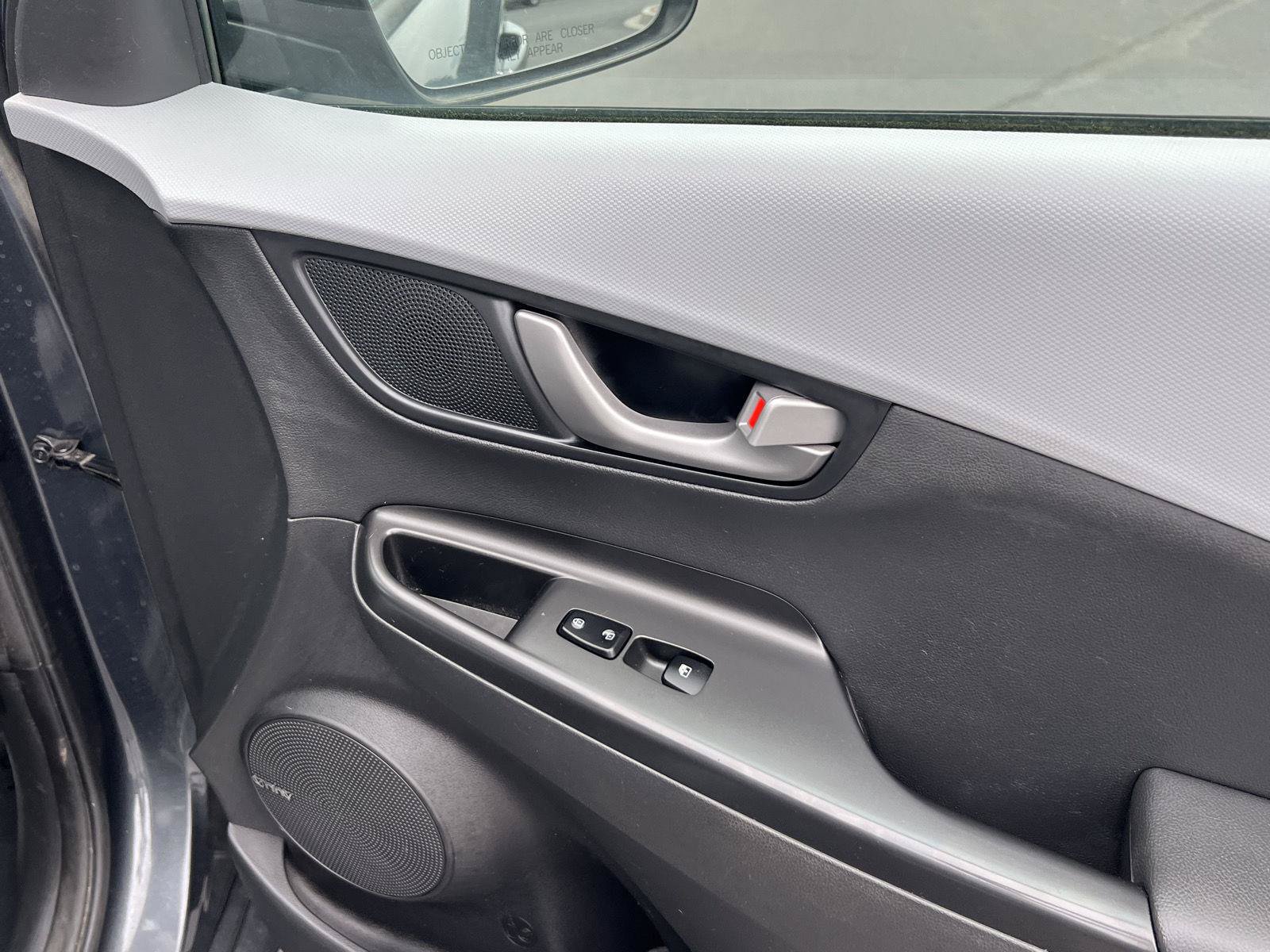 Used 2021 Hyundai Kona Limited AWD/4WD image 25