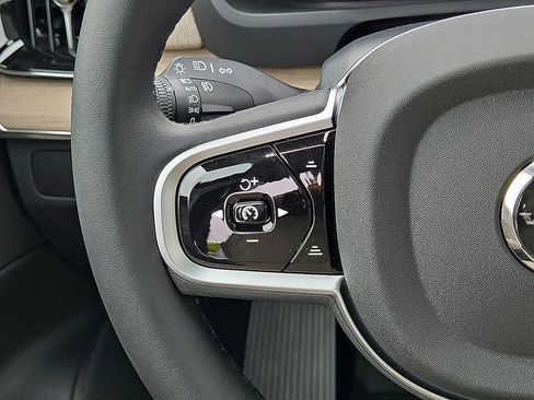 New 2026 Volvo XC90 B6 Plus w/ Protection Package Premier AWD/4WD image 19