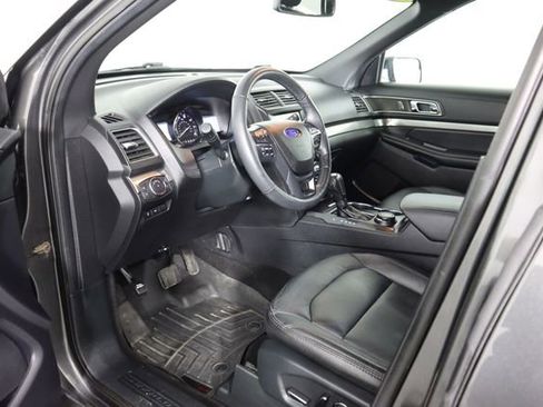 Certified 2018 Ford Explorer XLT w/ Equipment Group 202A image 29