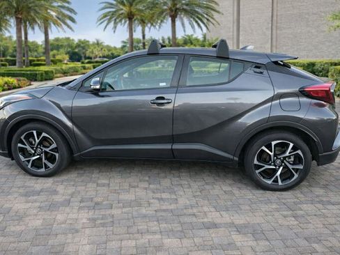 Used 2021 Toyota C-HR XLE image 4
