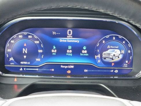 Used 2024 Chevrolet Tahoe Z71 w/ Luxury Package image 19