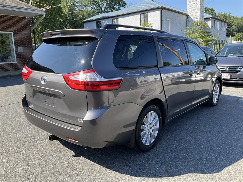 Used 2017 Toyota Sienna LE AWD/4WD image 5