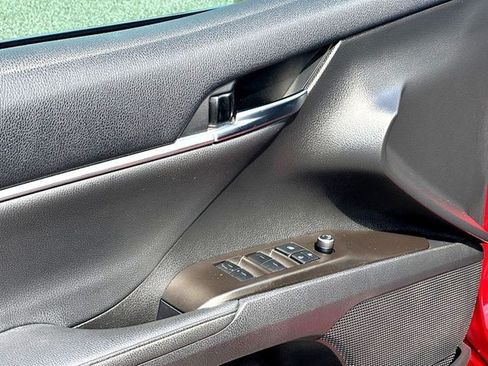 Used 2022 Toyota Camry XSE FWD image 11