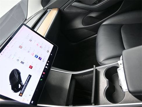 Used 2018 Tesla Model 3 Mid Range image 24