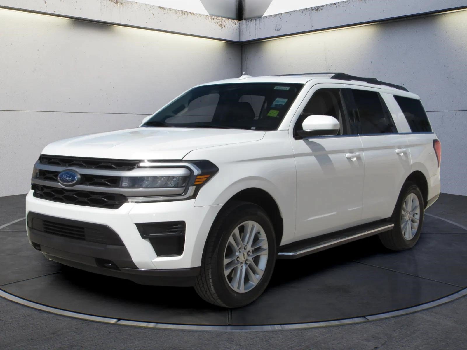 Used 2022 Ford Expedition XLT AWD/4WD image 1