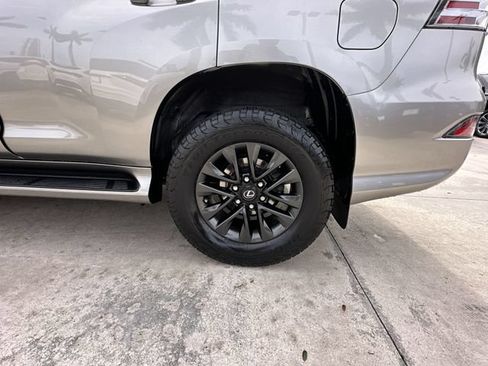 Used 2022 Lexus GX 460 Premium w/ Premium Package AWD/4WD image 18