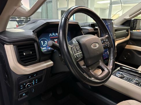 Certified 2023 Ford Expedition Platinum image 21
