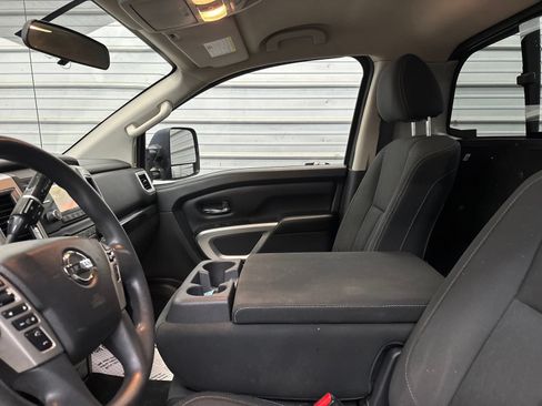 Used 2017 Nissan Titan SV AWD/4WD image 18