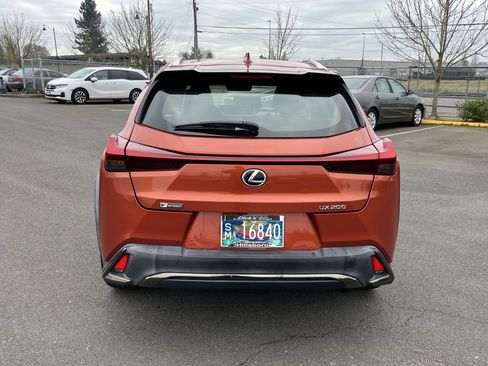 Used 2019 Lexus UX 200 F Sport w/ F Sport Premium Package image 4