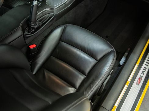 Used 2011 Chevrolet Corvette Z06 w/ Z07 Performance Package RWD image 15
