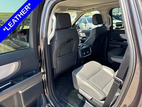 Used 2025 Ford Expedition Active AWD/4WD image 7