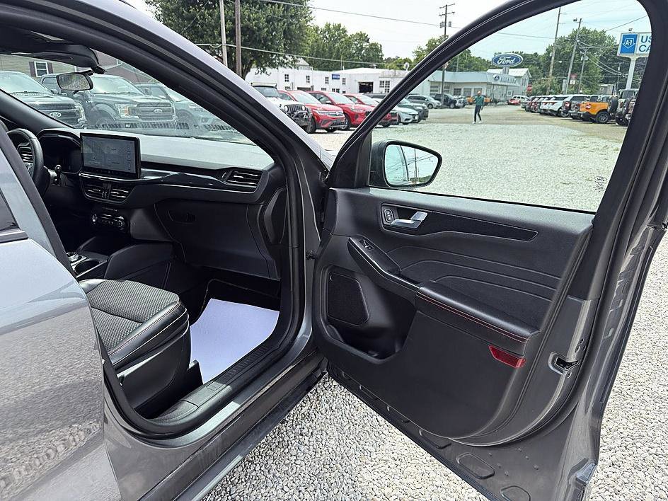 Used 2023 Ford Escape ST-Line w/ Tech Pack #1 AWD/4WD image 13