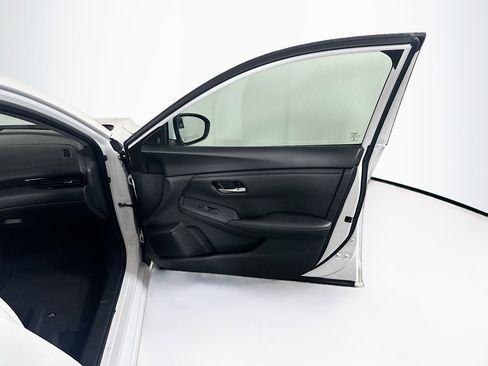 Used 2024 Nissan Sentra SV FWD image 31