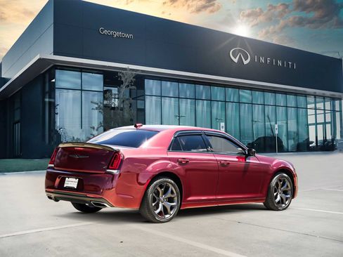 Used 2023 Chrysler 300 Touring w/ Sport Appearance Package RWD image 4
