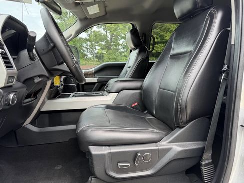 Used 2019 Ford F350 Lariat w/ Lariat Value Package AWD/4WD image 4