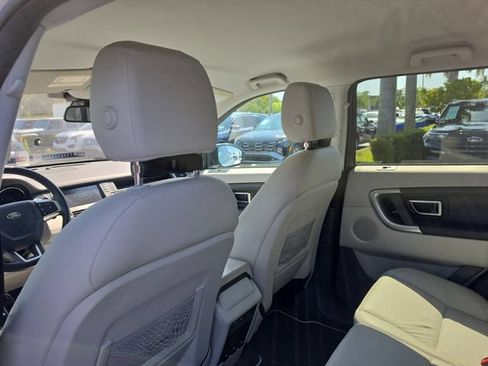 Used 2018 Land Rover Discovery Sport SE AWD/4WD image 13