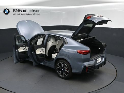 New 2026 BMW X2 xDrive28i w/ Technology Package AWD/4WD image 2