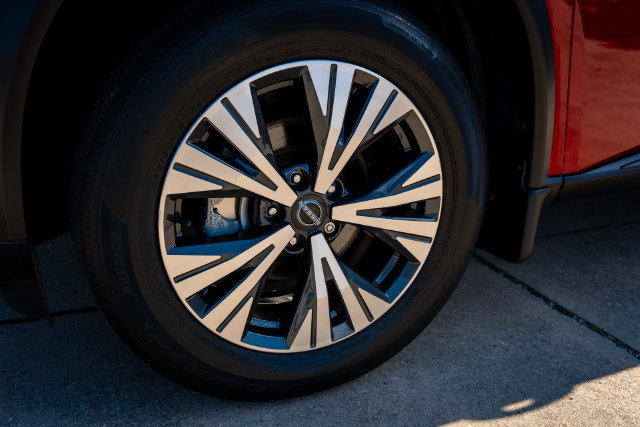 Used 2023 Nissan Rogue SV FWD image 14