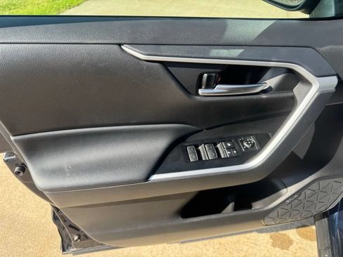 Used 2025 Toyota RAV4 XLE AWD/4WD image 15